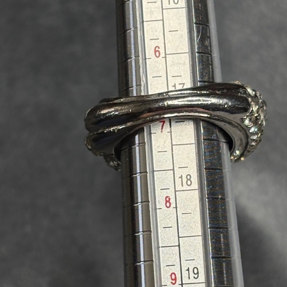 Kenneth Jay Lane Black and Silver Statement Ring - Picture 8 of 8